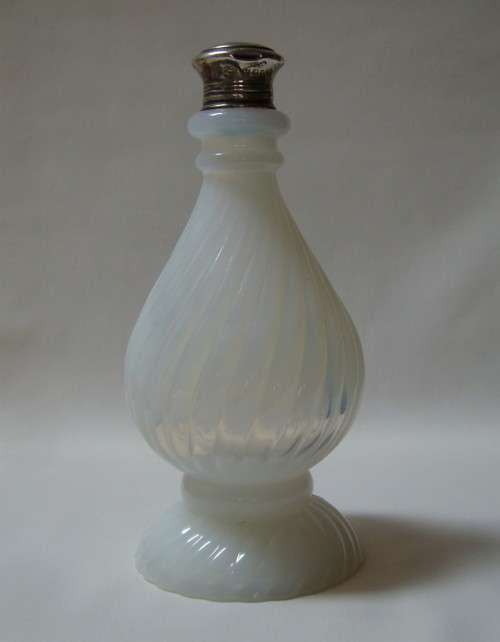 VINTAGE FRENCH OPALINE GLASS SCENT BOTTLE with BIRMINGHAM HALLMARKED STERLING SILVER TOP c1929-1930