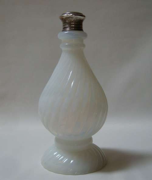VINTAGE FRENCH OPALINE GLASS SCENT BOTTLE with BIRMINGHAM HALLMARKED STERLING SILVER TOP c1929-1930
