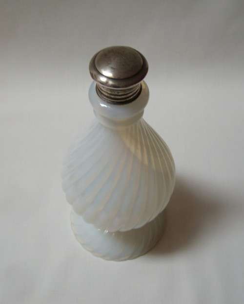 VINTAGE FRENCH OPALINE GLASS SCENT BOTTLE with BIRMINGHAM HALLMARKED STERLING SILVER TOP c1929-1930