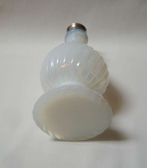 VINTAGE FRENCH OPALINE GLASS SCENT BOTTLE with BIRMINGHAM HALLMARKED STERLING SILVER TOP c1929-1930