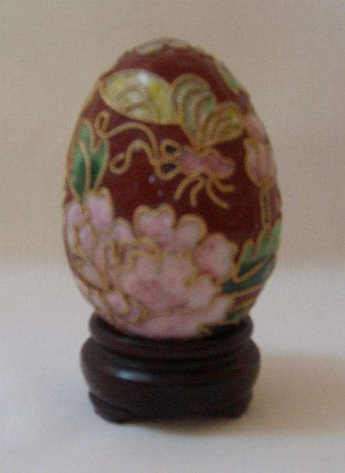 ORIENTAL CLOISONNE EGG ON STAND