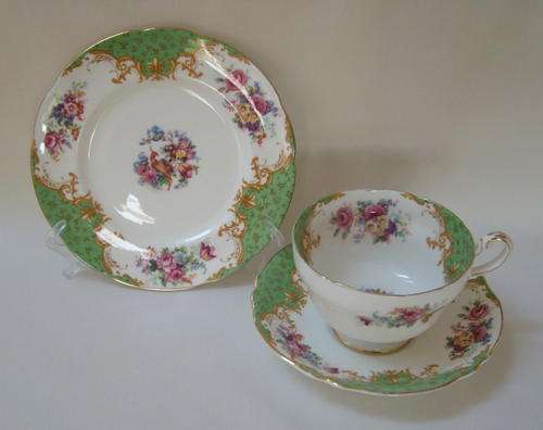 PARAGON FINE BONE CHINA 'ROCKINGHAM' TEA TRIO
