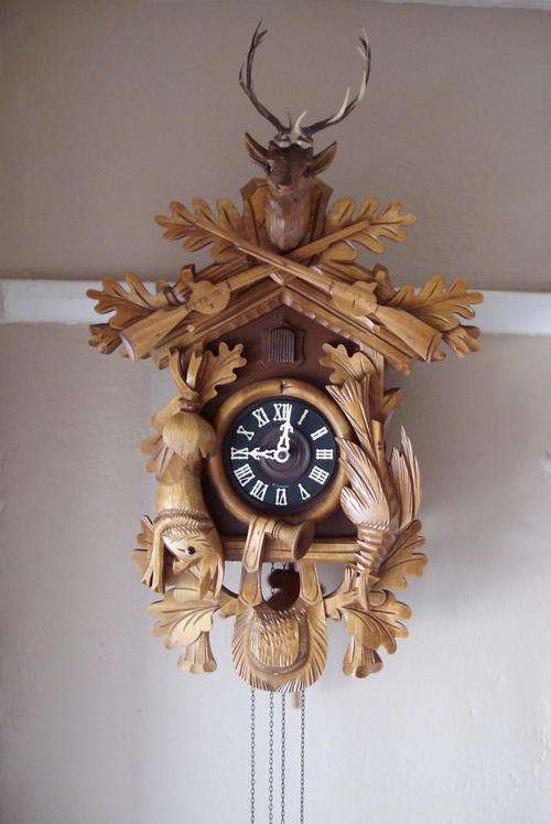 VINTAGE BLACK FOREST HUNTING CUCKOO CLOCK