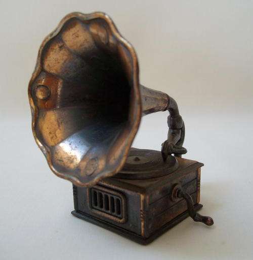 DURHAM INDUSTRIES DIECAST METAL MINIATURE GRAMOPHONE c1970's