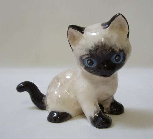 VINTAGE SIAMESE KITTEN FIGURINE