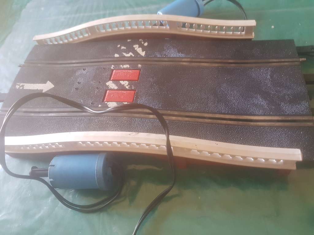 Scalextric pop up bridge