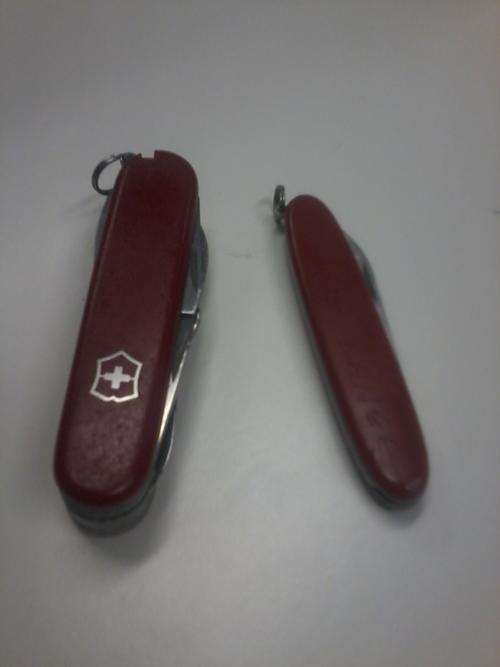 2 x Swiss Army Victrinox Kniives