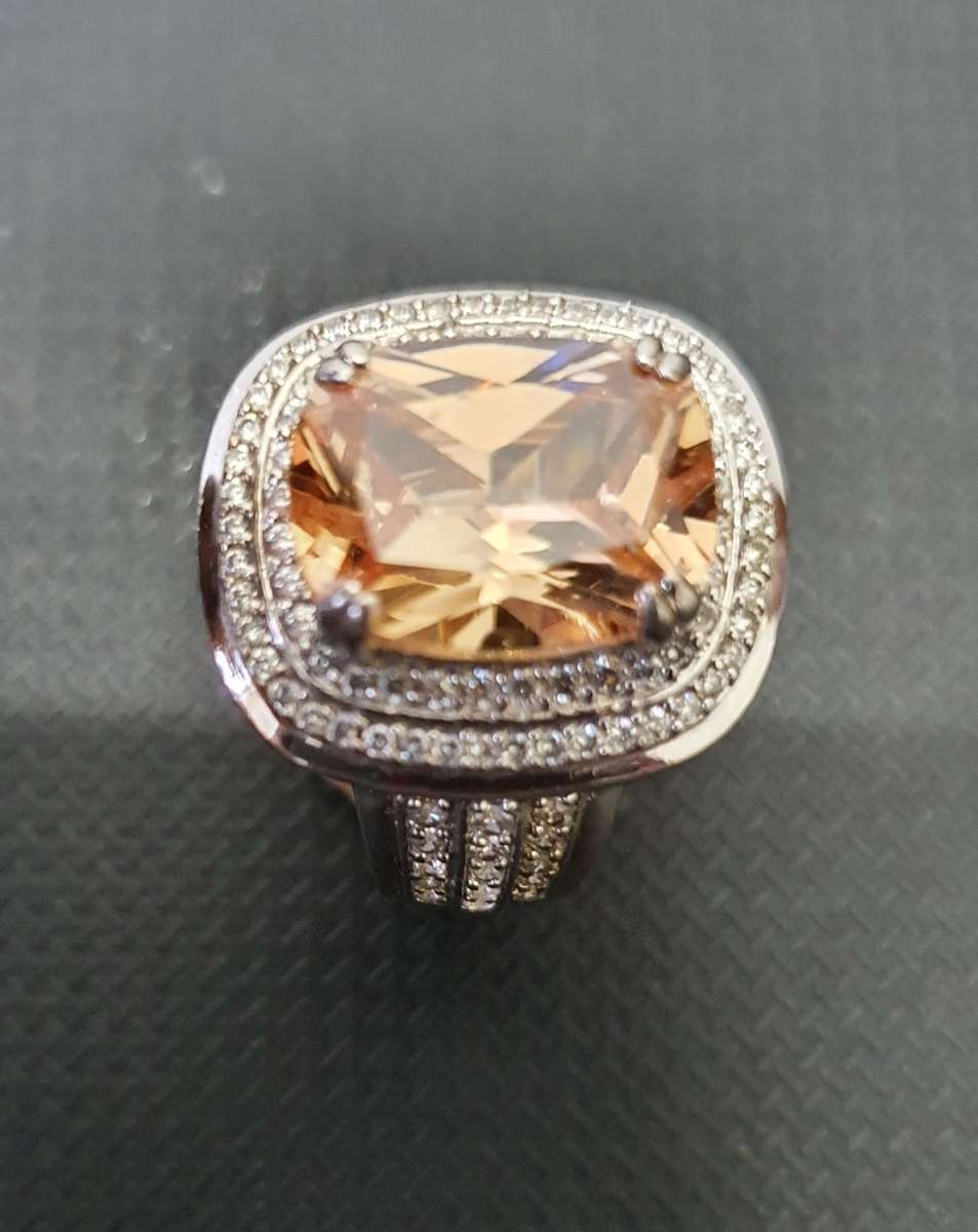 HALLMARKED 925 Sterling Silver Ring Morganite Stone.