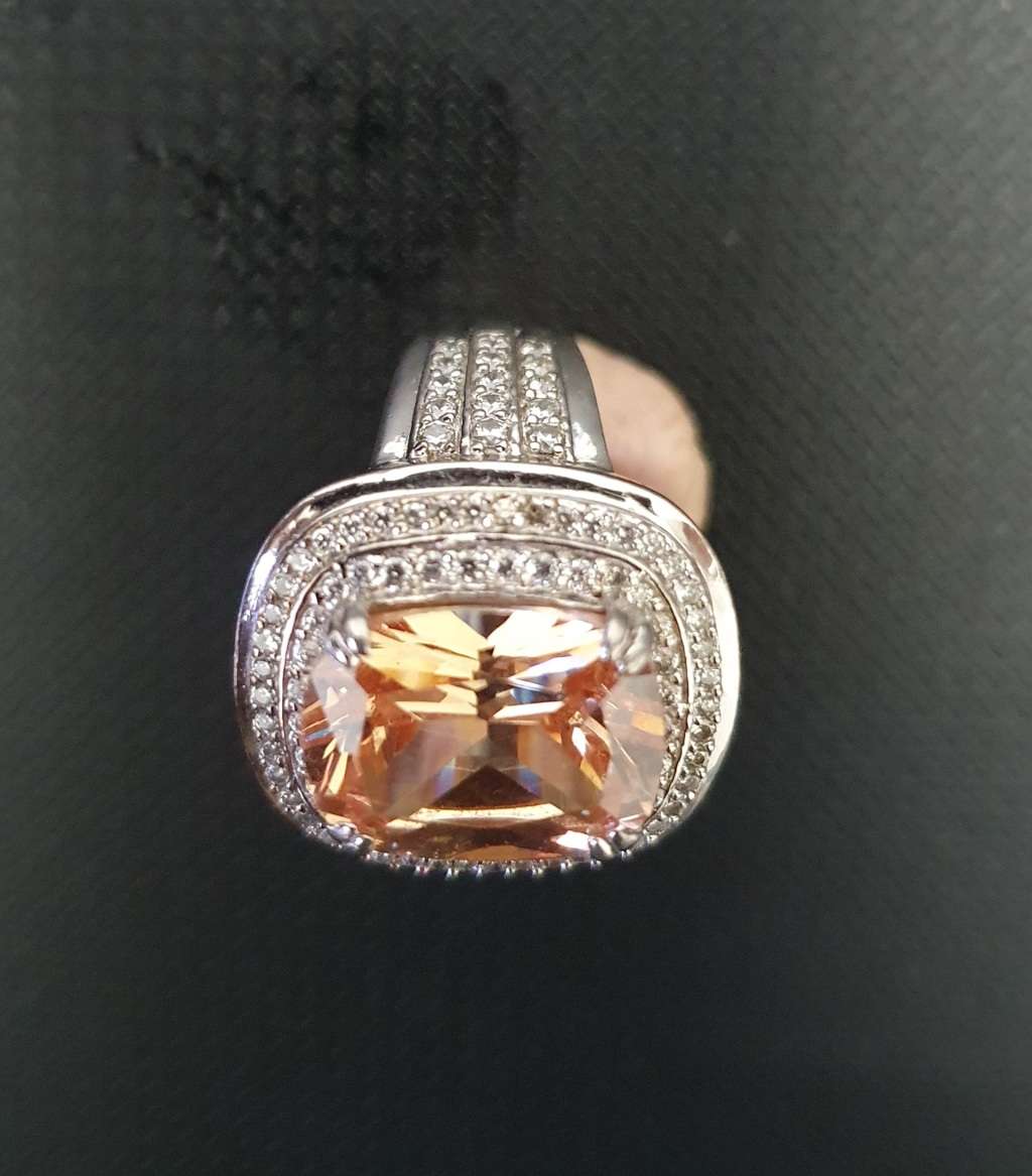 HALLMARKED 925 Sterling Silver Ring Morganite Stone.