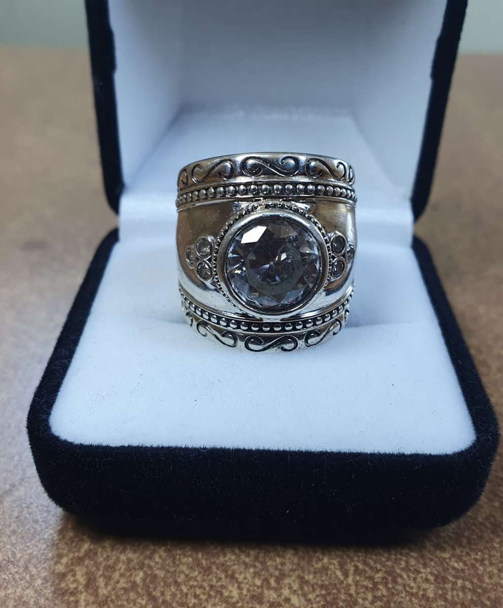 HEAVY & THICK HALLMARKED  925 SILVER LADIES RING.