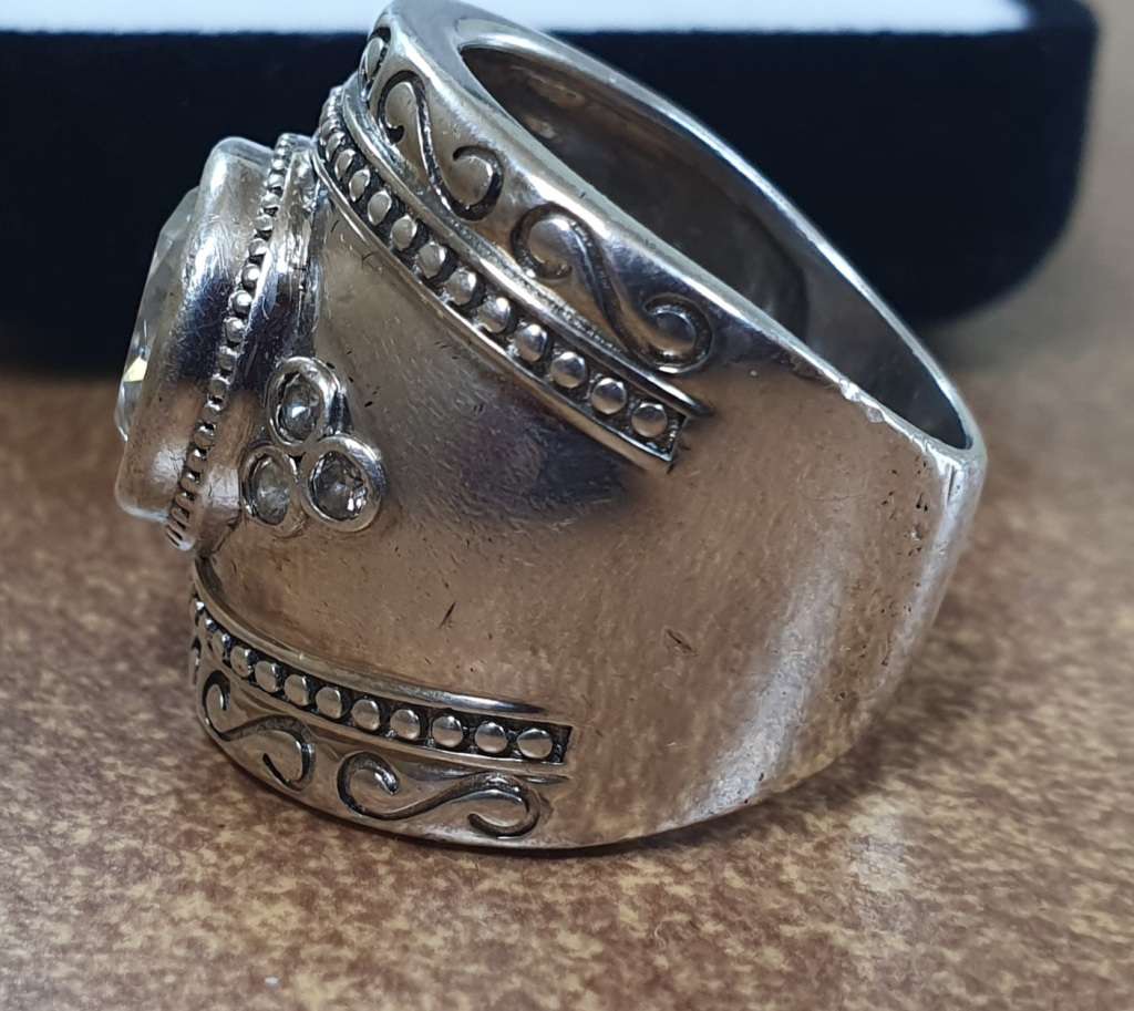 HEAVY & THICK HALLMARKED  925 SILVER LADIES RING.