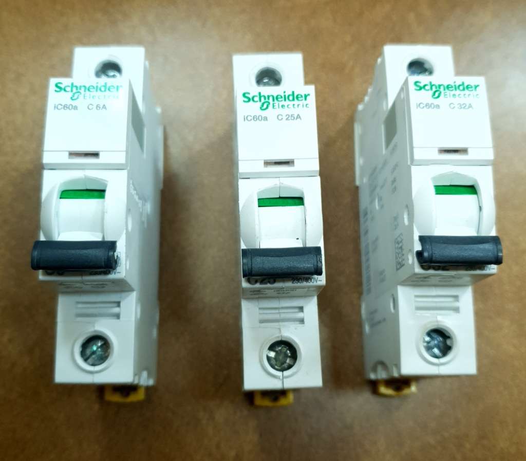 BRAND NEW 1 POLE `SCHNEIDER Acti9` SERIES Circuit Breaker.