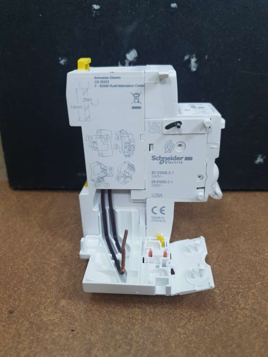 BRAND NEW  SCHNEIDER Acti9 SERIES  VIGI-IC60 EARTH LEAKAGE SWITCH.