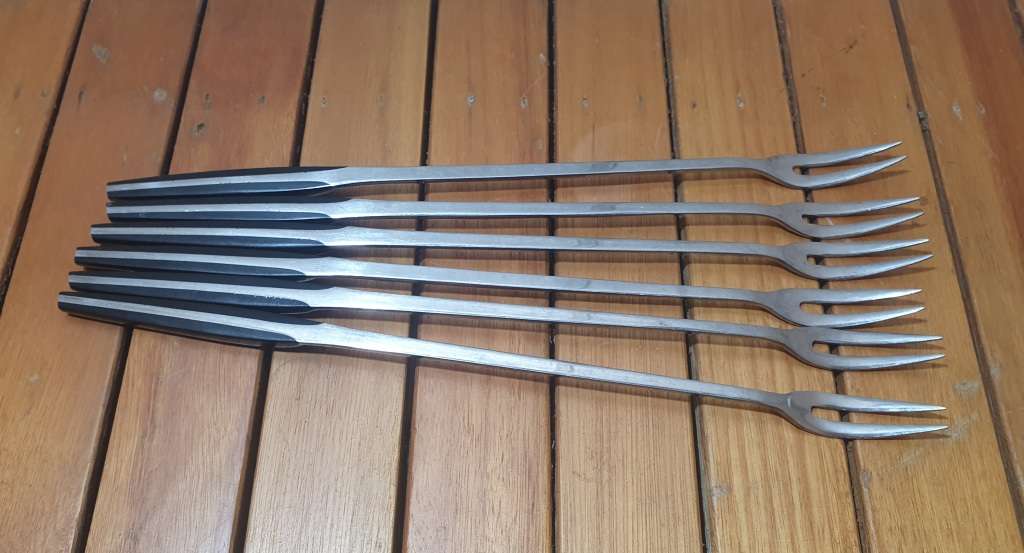 VINTAGE SECONDHAND QUALITY JAPAN MADE FONDUE SKEWERS SET.