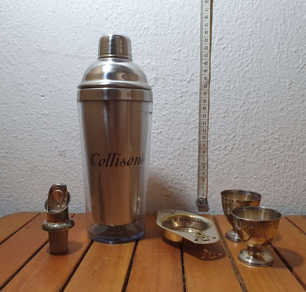 JOB LOT - OF BAR ACCESSORIES INCLUDES BRAND NEW COCKTAIL SHAKER & OTHERS.