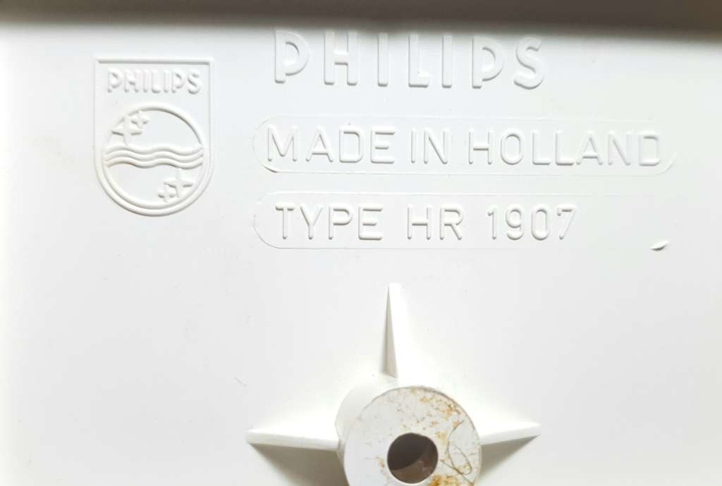 VINTAGE PHILIPS HR1907 MODEL 4 SPEED HEAVY DUTY KITCHEN MIXER / BLENDER WITH ACCESSORIES