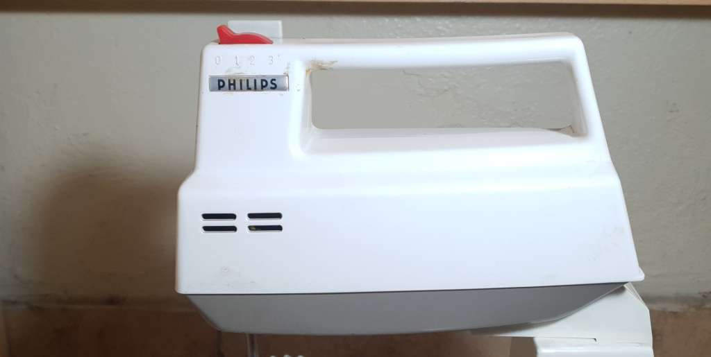 VINTAGE PHILIPS HR1907 MODEL 4 SPEED HEAVY DUTY KITCHEN MIXER / BLENDER WITH ACCESSORIES