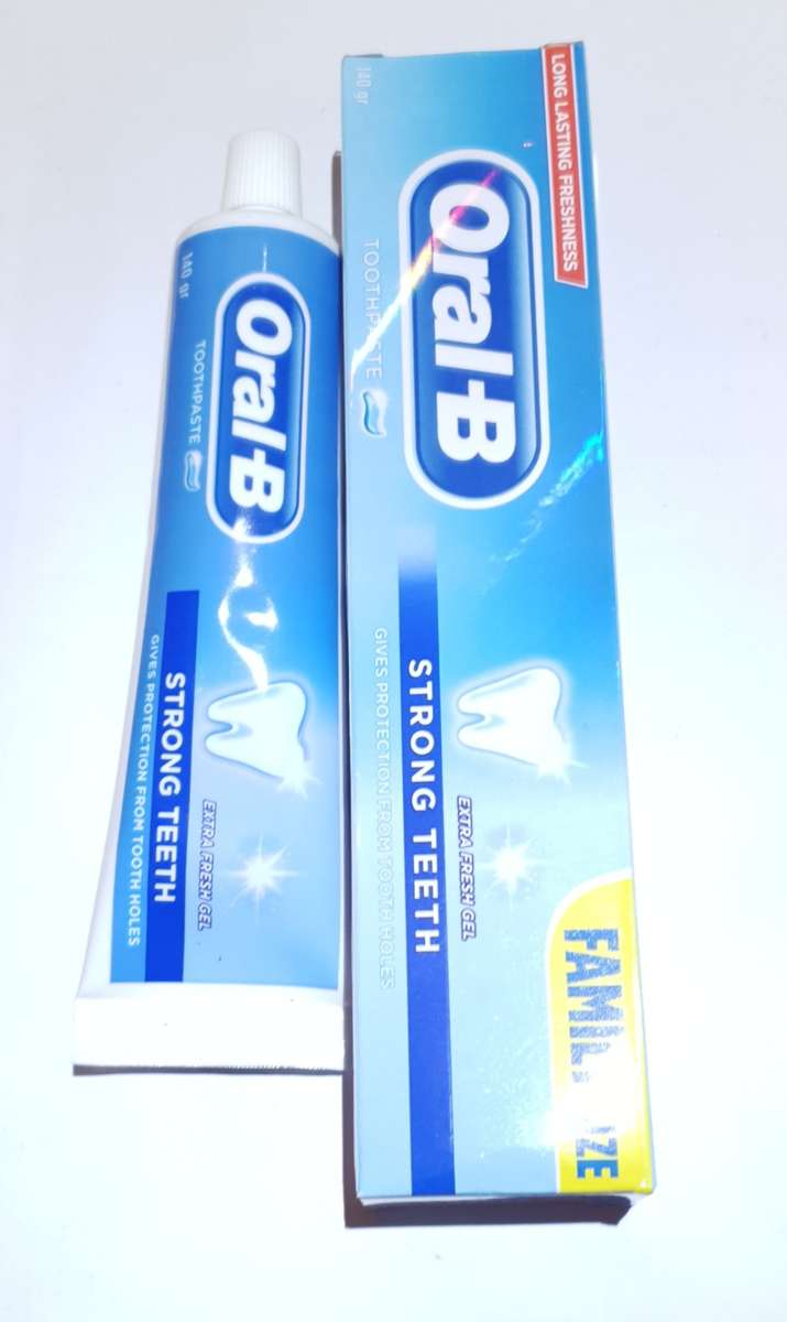 CLEARANCE SALE - ORAL B EXTRA FRESH GEL 140gm FAMILY PACK LARGE TOOTHPASTE.