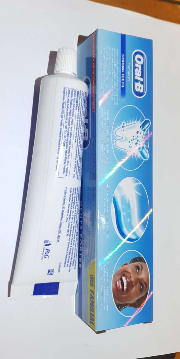 CLEARANCE SALE - ORAL B EXTRA FRESH GEL 140gm FAMILY PACK LARGE TOOTHPASTE.
