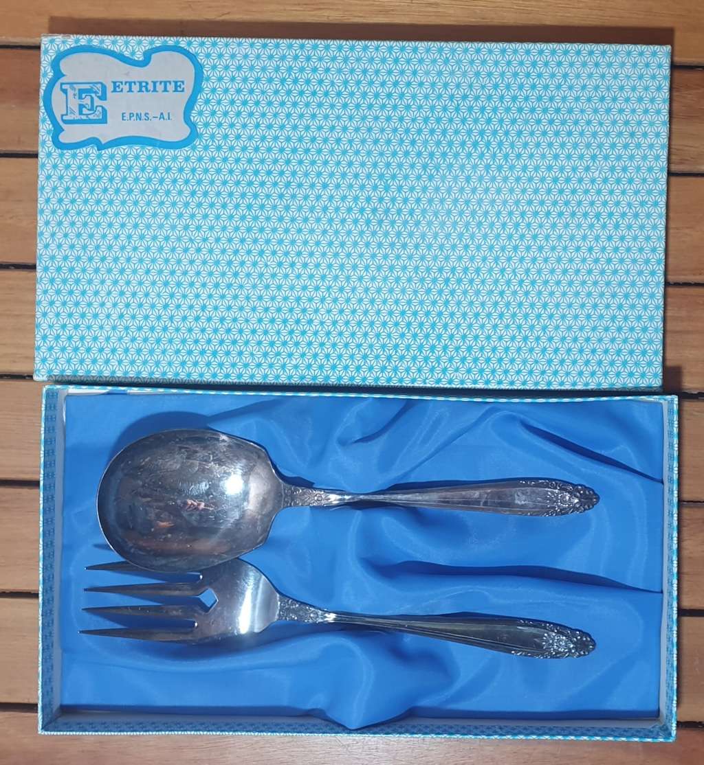 Brand new Eetrite EPNS Salaad Serving set in original case.