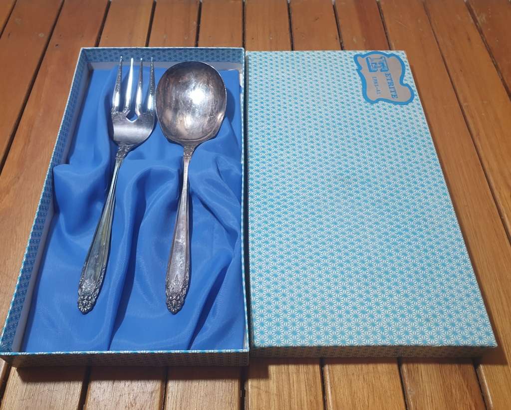 Brand new Eetrite EPNS Salaad Serving set in original case.