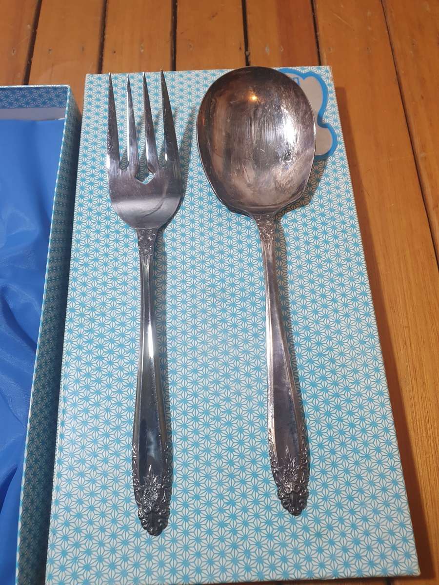 Brand new Eetrite EPNS Salaad Serving set in original case.