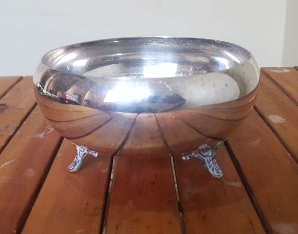 Vintage Three legged Silver Plated padestal Soup Taureen by Essari - Canada.