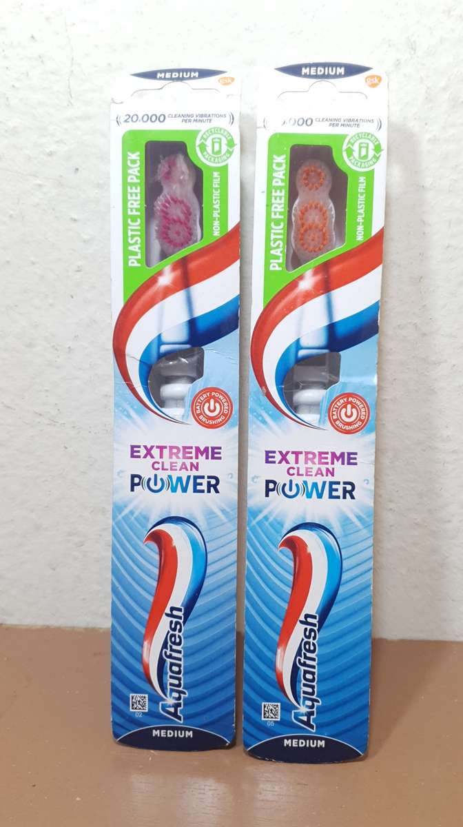 New Aquafresh Extreme Clean Battery powered electric toothbrush