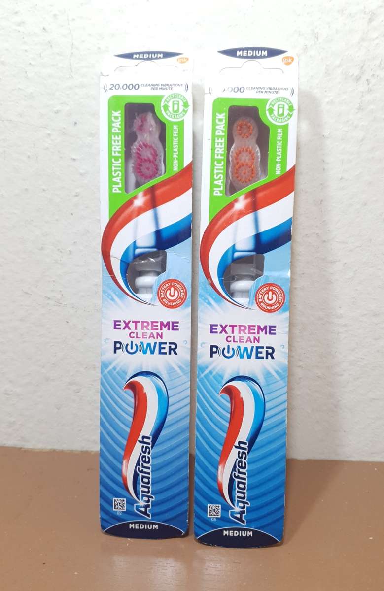 New Aquafresh Extreme Clean Battery powered electric toothbrush