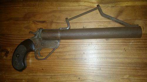 World War II 1 INCH FLARE GUN LINE THROWER - Super rare! For the serious gun collector!