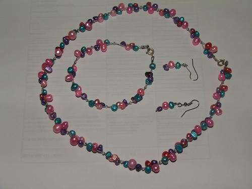 Freshwater Pearl necklace set.