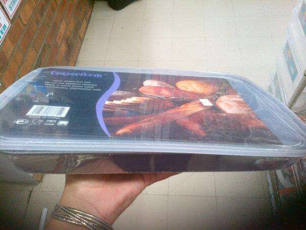 Bake and take. Baking pan with lid