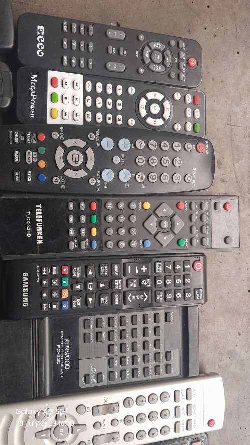 ASSORTED LOT OF REMOTES QUANTITY OF 27