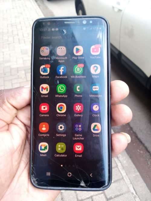 SAMSUNG S8 64GB
