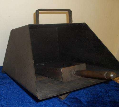 METAL COAL SHUTTLE WITH SHOVEL