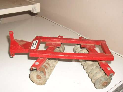 MASSEY FERGUSON METAL PLOUGH + BULL DOZER