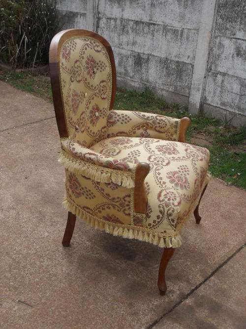 VERY ATTRACTIVE CHAIR---WORTH EVERY CENT