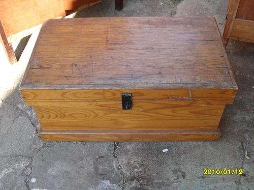 LOVELY OLD DOVETAIL JOINT CHEST WITH INSIDE TRAYS