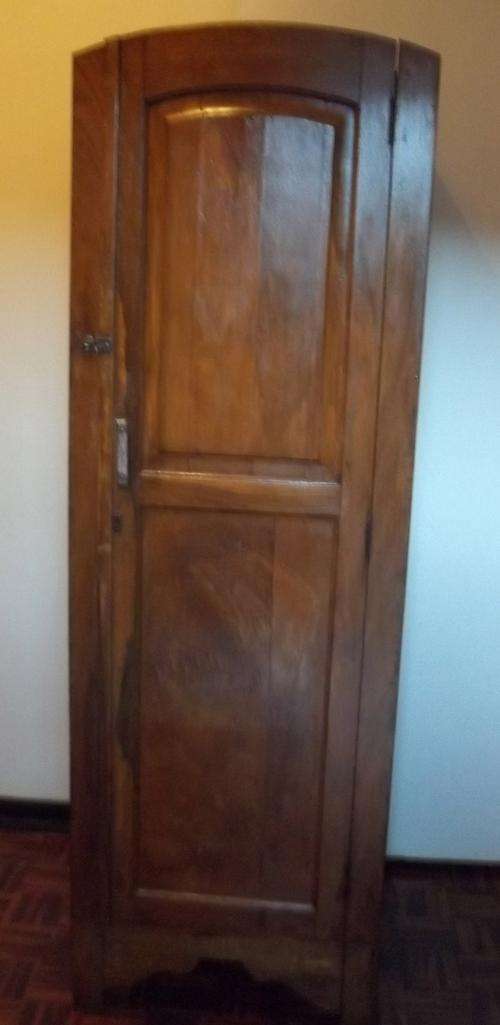 STUNNING VINTAGE ONE DOOR CUPBOARD