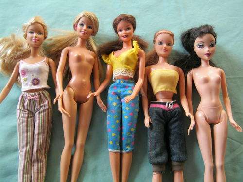 4 x Mattel Dolls (3 x 1999 and 1 x 1991) and 1 x Lucky Ind. Co. Ltd (1998)