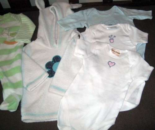 Lot of 11 babies' clothing, all newborn but 1 - R13.64 per item.