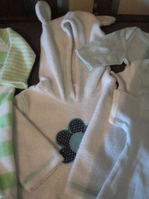 Lot of 11 babies' clothing, all newborn but 1 - R13.64 per item.