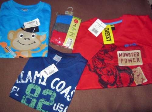 Lot of 4 items.  3 T-shirts 6-7 years and 3 Briefs 5-6 years (Starting at R30.00 per item) NEW