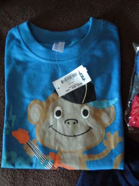 Lot of 4 items.  3 T-shirts 6-7 years and 3 Briefs 5-6 years (Starting at R30.00 per item) NEW