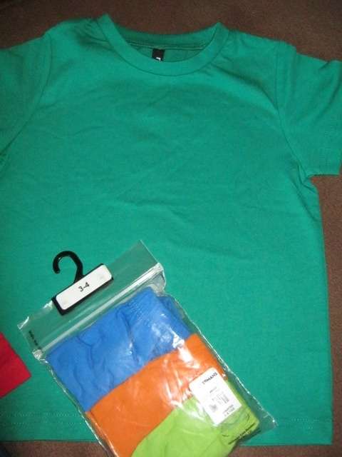 NEW. 2 T-shirts (12-18 months, 3-4 yrs), 1 x shorts (12-18 months) 1 x briefs (3-4 yrs)