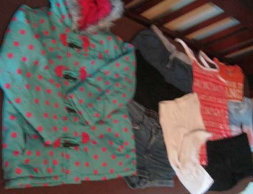 Lot of 9 girls' clothing items. Starting at R23.33 per item.