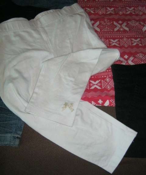 Lot of 9 girls' clothing items. Starting at R23.33 per item.