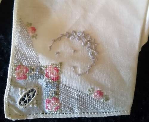 Vintage Embroidered Handkerchiefs (4)