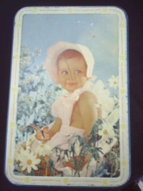 Tin (14cm x 21cm x 10cm)