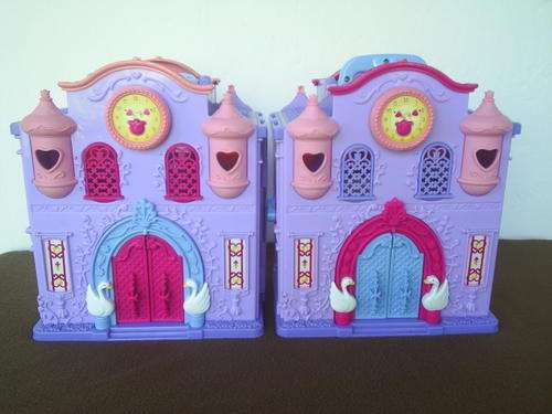 Red Box Toy Castle (15cm x 31cm x 25cm)